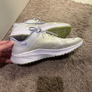 Women’s nike tennis shoes